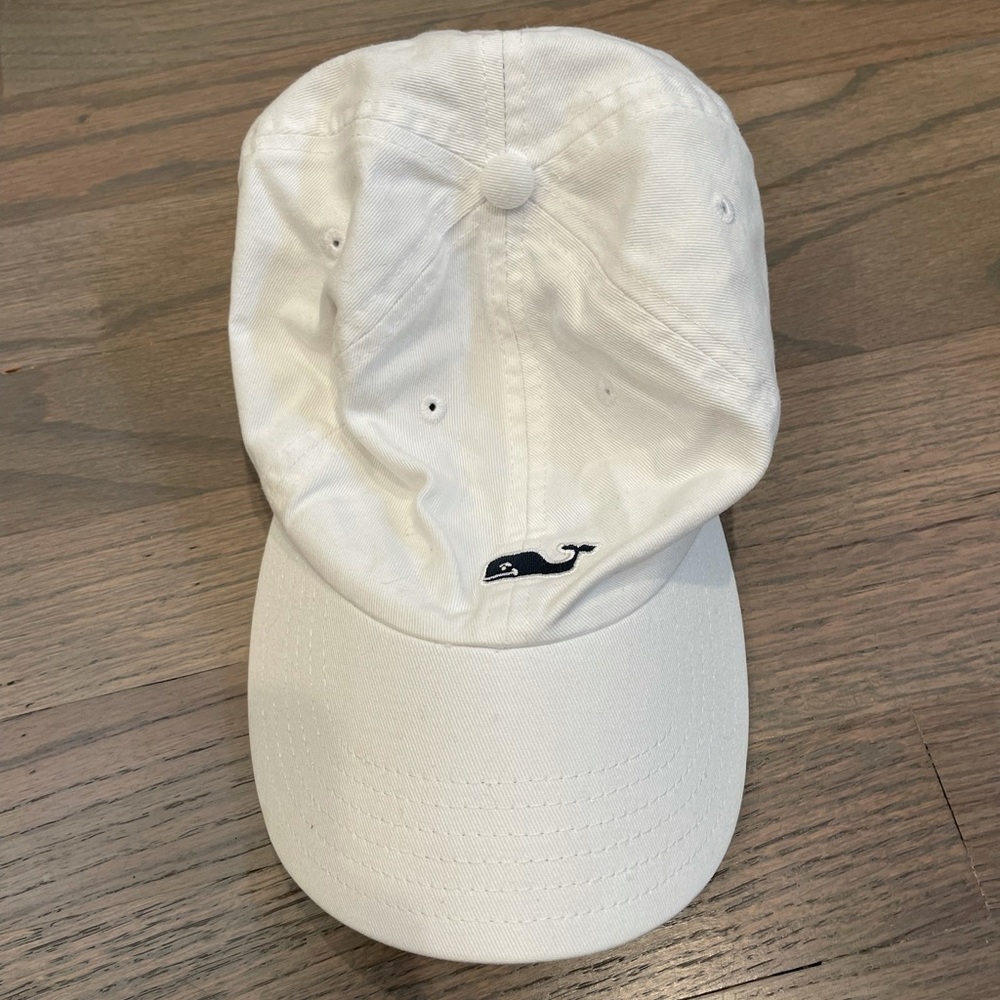 White vineyard vines hat
